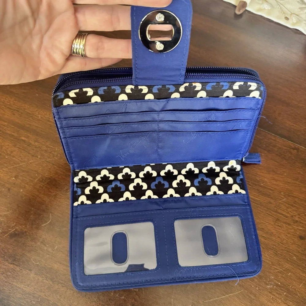 Vera Bradley RFID Turnlock Wallet Classic Navy Blue Quilted Zip Around Travel - Picture 5 of 8